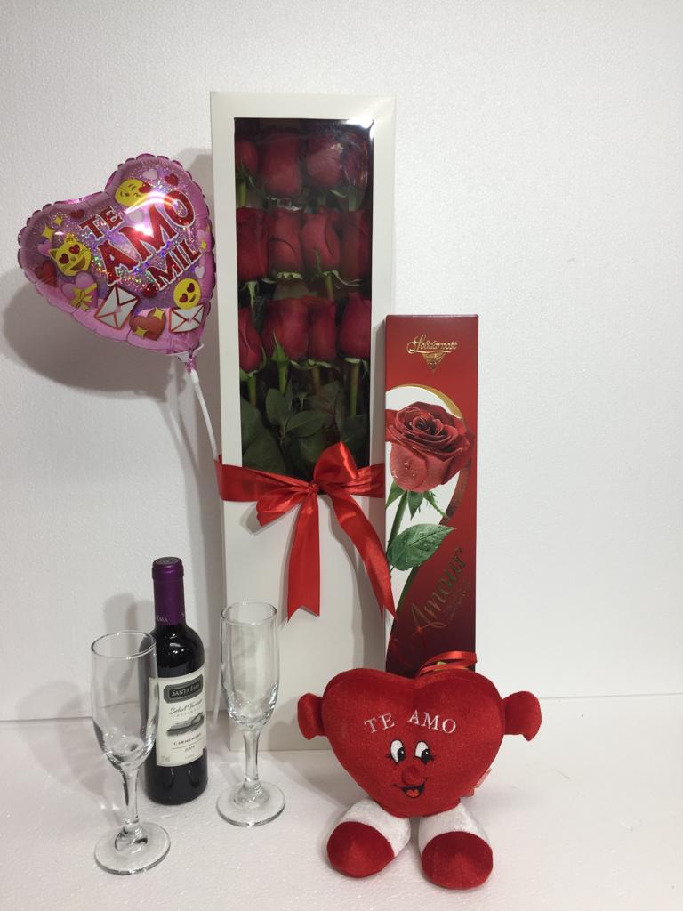 Caja con 12 Rosas ms Bombones 116Grs, Vino 375cc, 2 Copas, Peluche Corazn y Globito